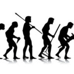 Silhouetillustratie die de menselijke evolutie van een aap tot een moderne mens die achter een computer zit, afbeeldt. Elke fase toont een figuur die iets meer rechtop staat, met als hoogtepunt een persoon die een computer gebruikt op een draaistoel.